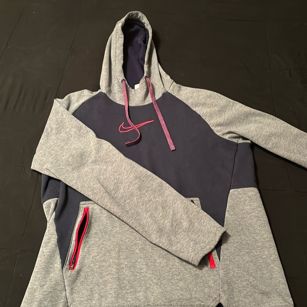 Nike Men’s athletic sweatshirt